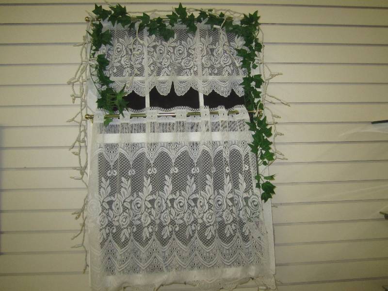 lot 573 image: Hanging window decoration, add an a...