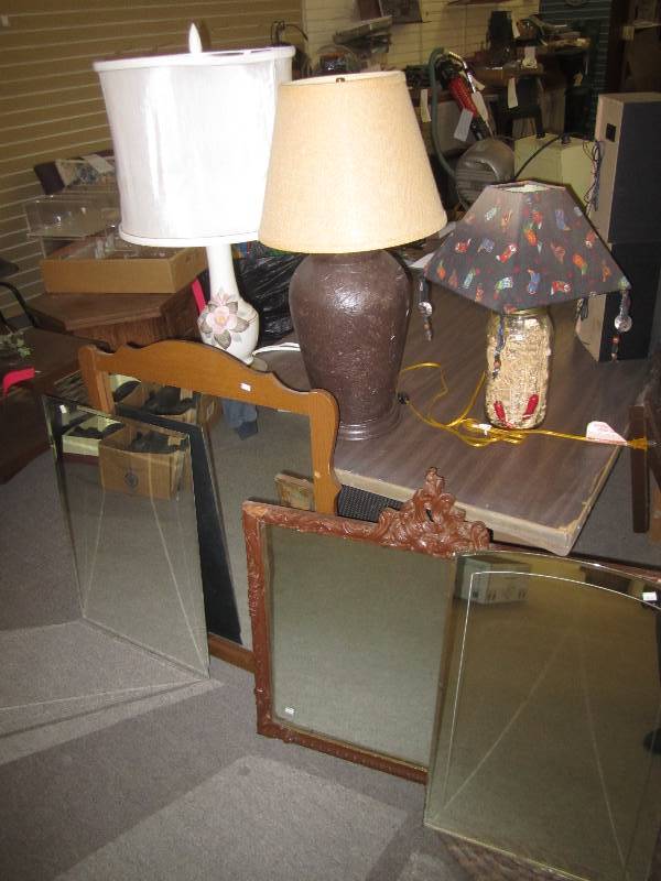 lot 574 image: Lamps and vintage mirrors, 4 lamps,...
