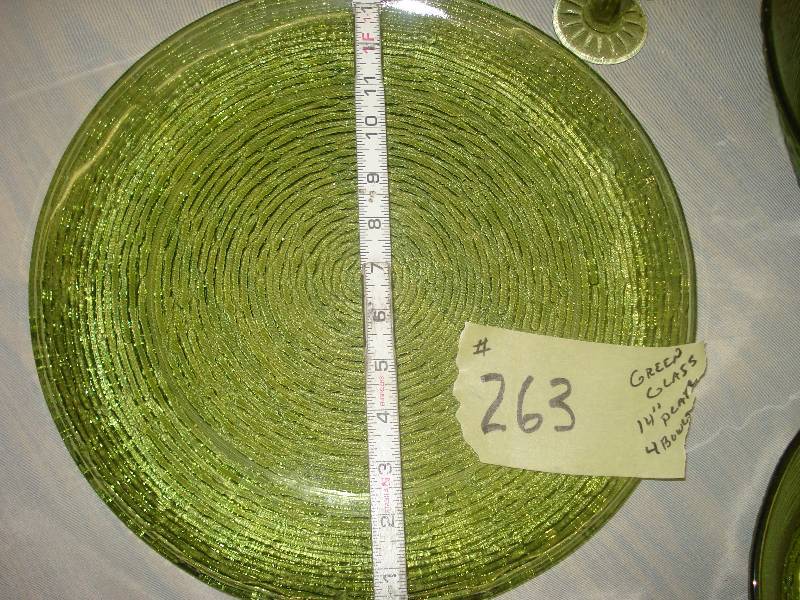 lot 263 image: Green glassware...