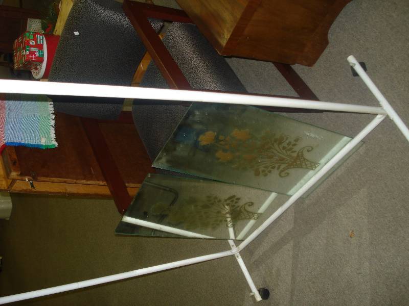 lot 585 image: Mirrored dcor clothes rack and wh...