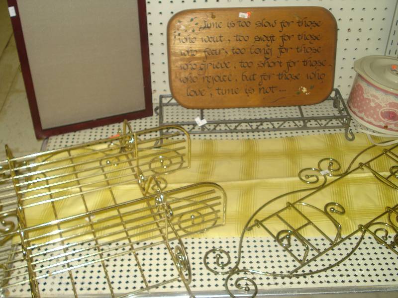 lot 592 image: Wire and wood dcor...