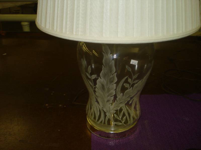 lot 86 image: 2 lamps...