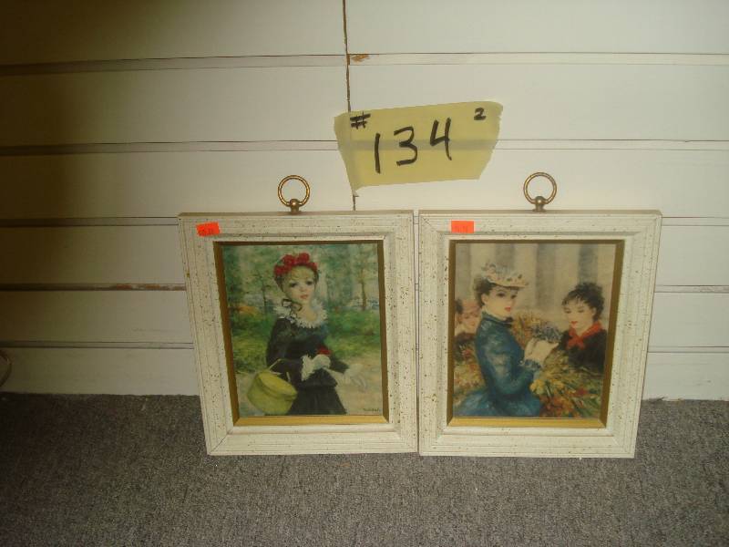 lot 134 image: Assorted dcor...