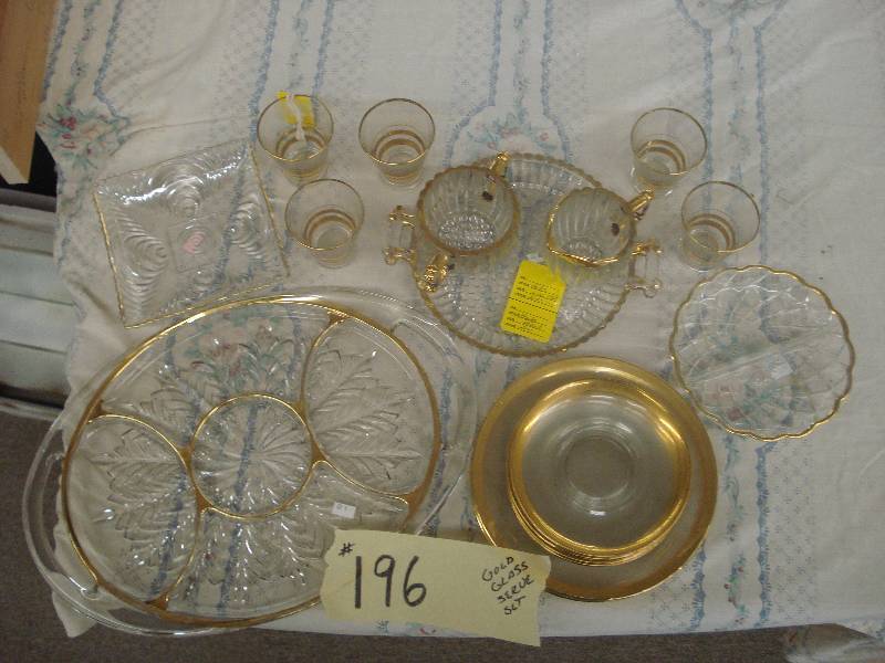lot 196 image: Gold Glass serving set...