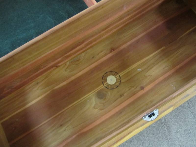 lot 626 image: Genuine Lane cedar chest in good co...