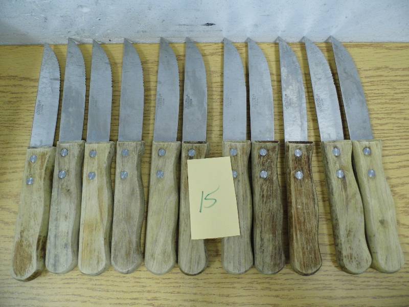 lot 15 image: 11 Wooden Handle Steak Knives