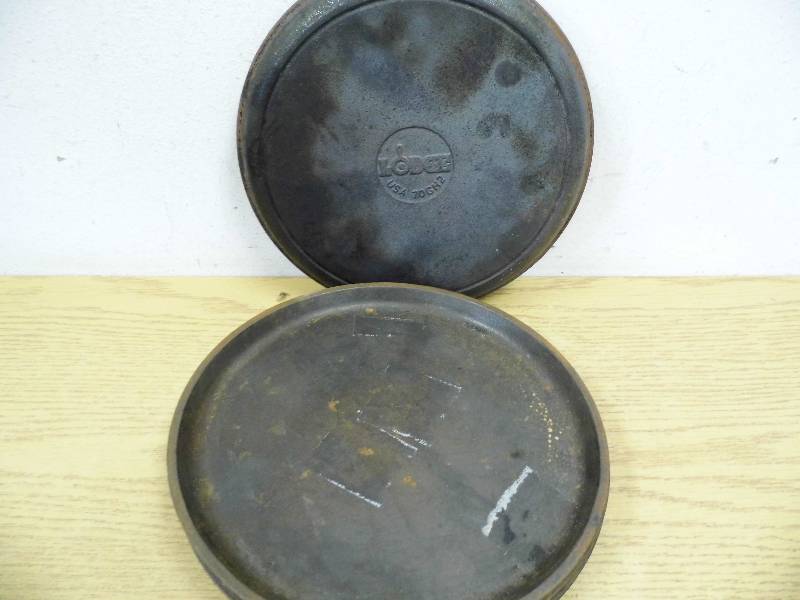 lot 23 image: 5 Lodge Cast Iron Plates