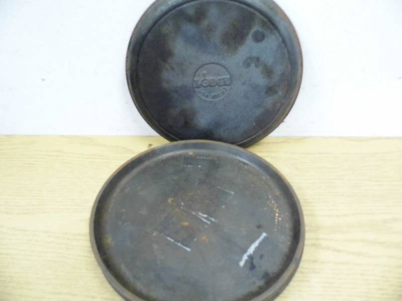lot 24 image: 5 Lodge Cast Iron Plates