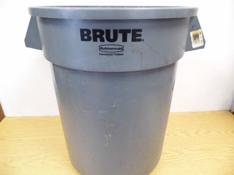 lot 42 image: Rubbermaid Brute Garbage Can
