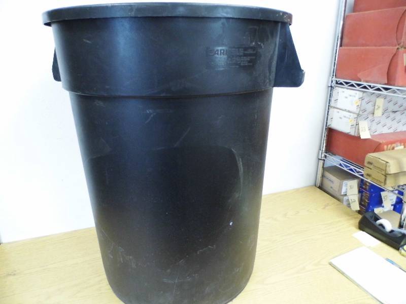 lot 41 image: Carlisle Garbage Can