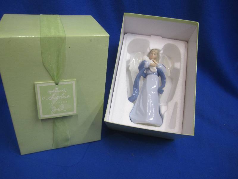 lot 200 image: Hallmark collectible...