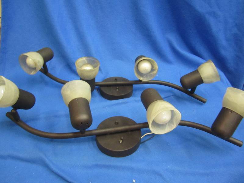 lot 16 image: 2, 4 decorative spot light fixtures...
