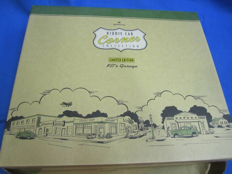 lot 22 image: Hallmark Kiddle car , corner collec...