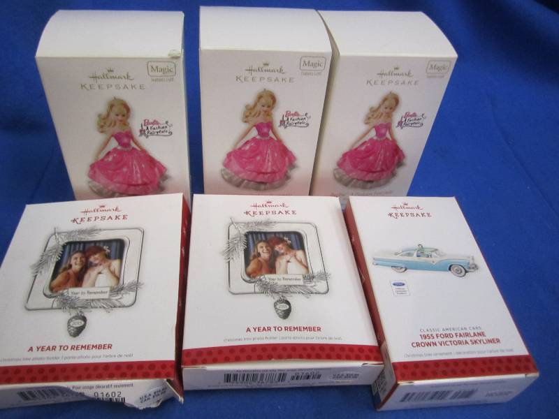 lot 23 image: mixed lot of Hallmark holiday ordam...
