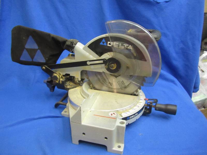 lot 25 image: Delta hand saw ...