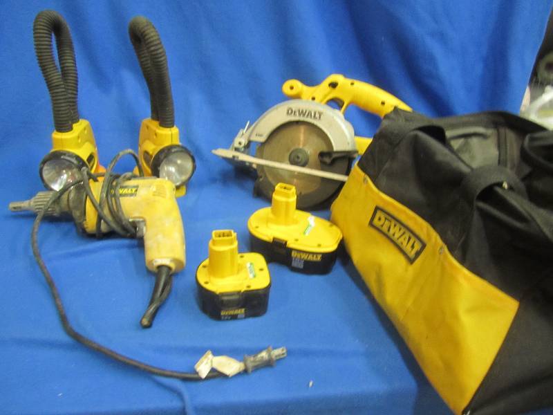 lot 27 image: mixed lot of battery operated  DeWa...