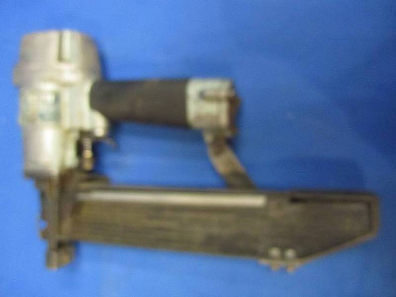 lot 31 image: Air powered staple gun...