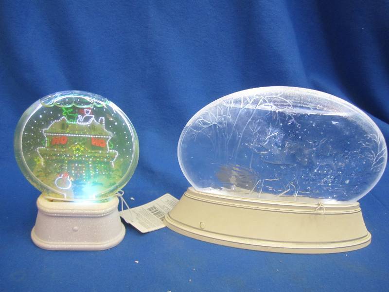 lot 46 image: Hallmark light up holiday snowglobe...