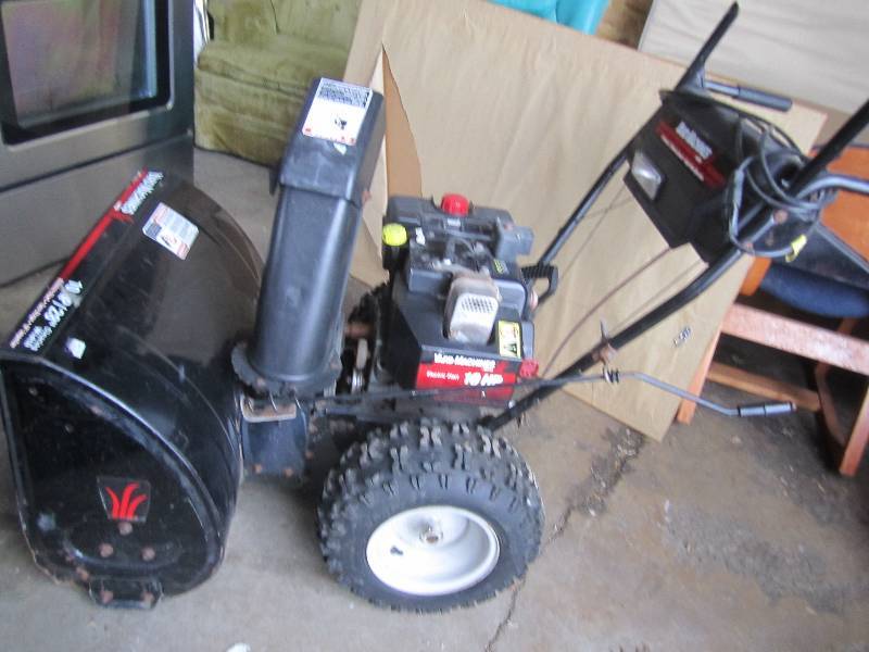 lot 3 image: yard machines 10Hp 28 cleaing wid...