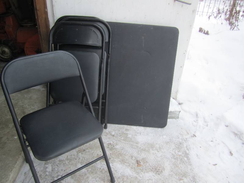 lot 7 image: folding chairs with mathcing foldin...