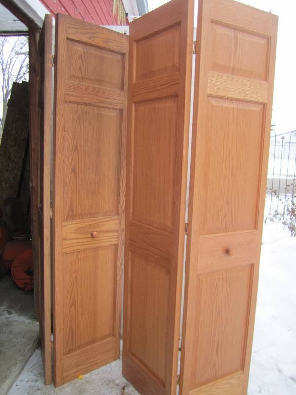 lot 9 image: 17 34 x 78 34 panels Bi fold do...
