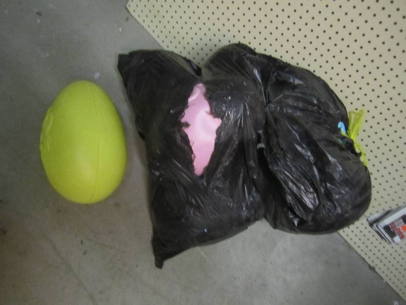 lot 70 image: mixed lot of giant plastic easter e...