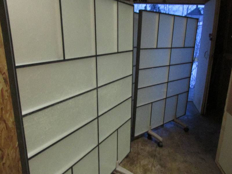 lot 91 image: 3 privacy panels on wheels, opaque ...