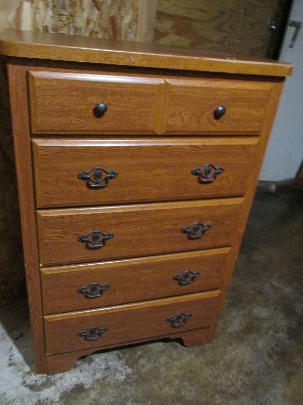 lot 95 image: Nice wood dresser, 33 x 48 x 17...