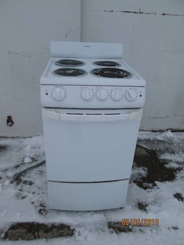 lot 99 image: Hot point stove and oven 20 wide ...