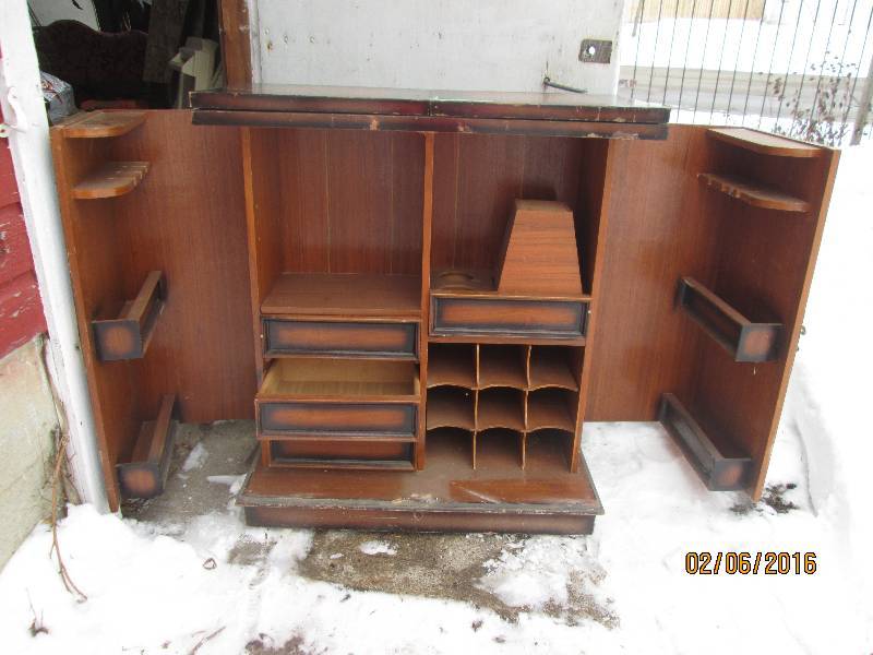 lot 100 image: vintage wood bar 36x 18 x 40 plus...
