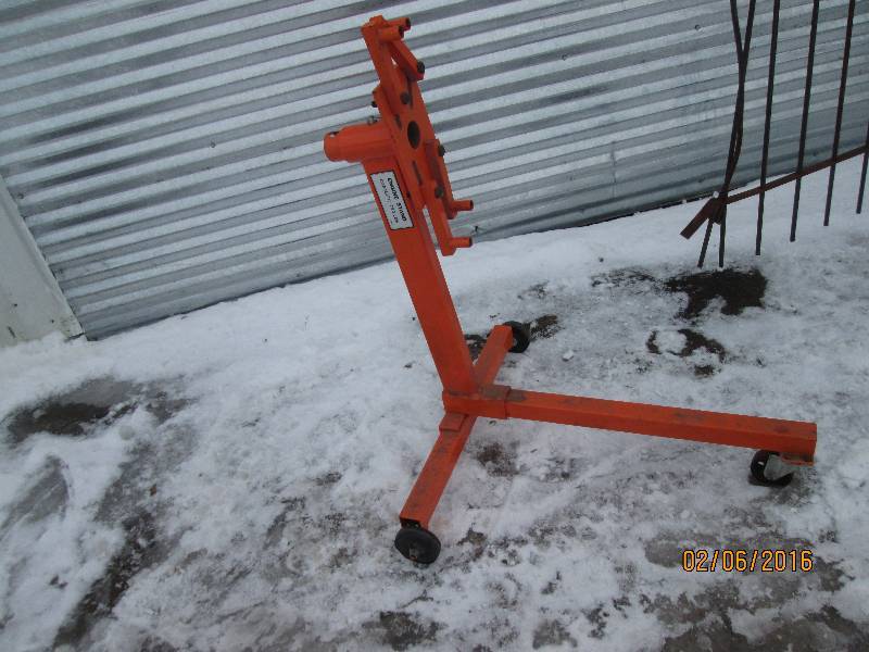 lot 101 image: 750 pound capacity engine stand ...