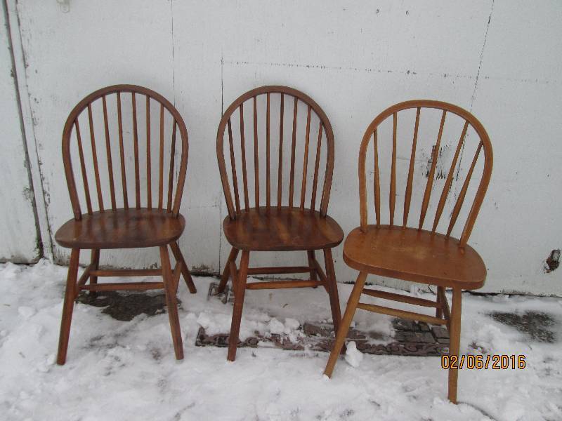 lot 108 image: 2 matching chairs 1odd wood chair ...