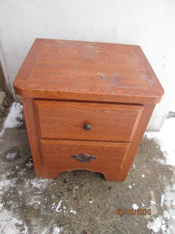 lot 112 image: bedside stand 21 wide 19 deep ...