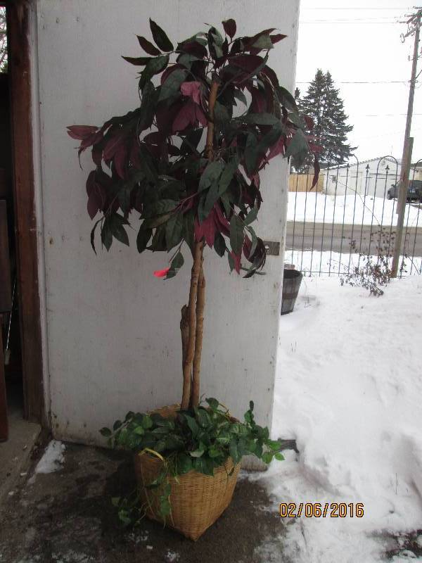 lot 119 image: artificial tree ...