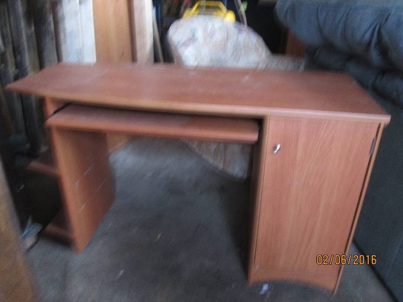 lot 122 image: computer desk 4 wide ...
