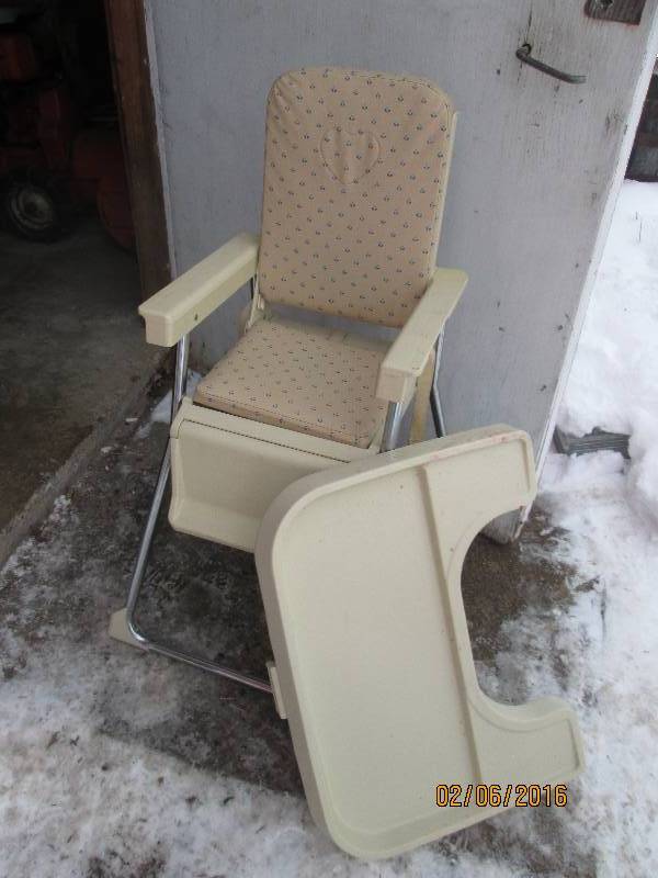 lot 127 image: fisher price high chair -needs clea...