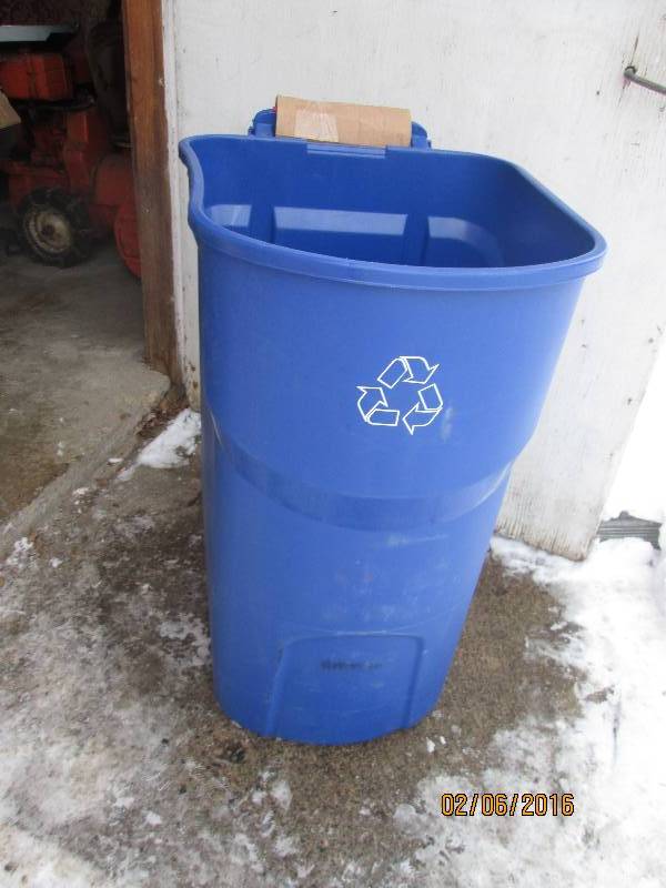 lot 129 image: Blue recycling bin- new no lid...