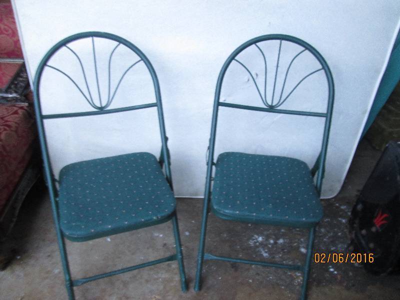 lot 135 image: 2 green folding chairs ...