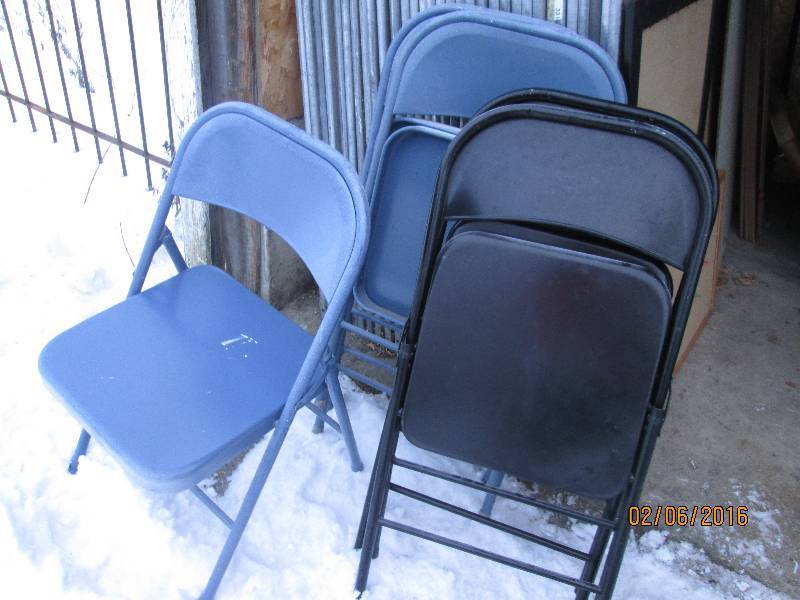 lot 137 image: 2 black 2 blue metal folding chairs...
