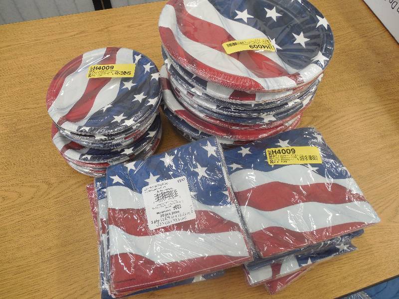 lot 25 image: Party Holiday Paper Products - American Flag - Plates - Napkins LOT