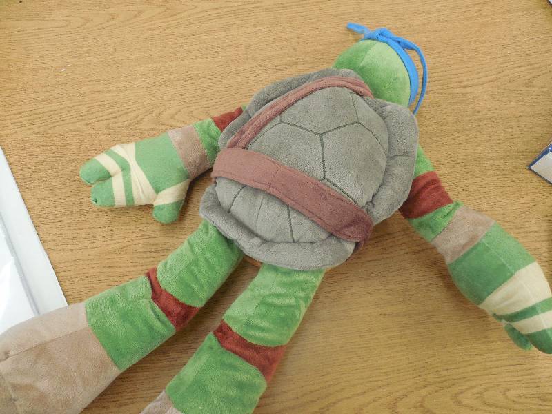 lot 33 image: 24 Plush Ninja turtle
