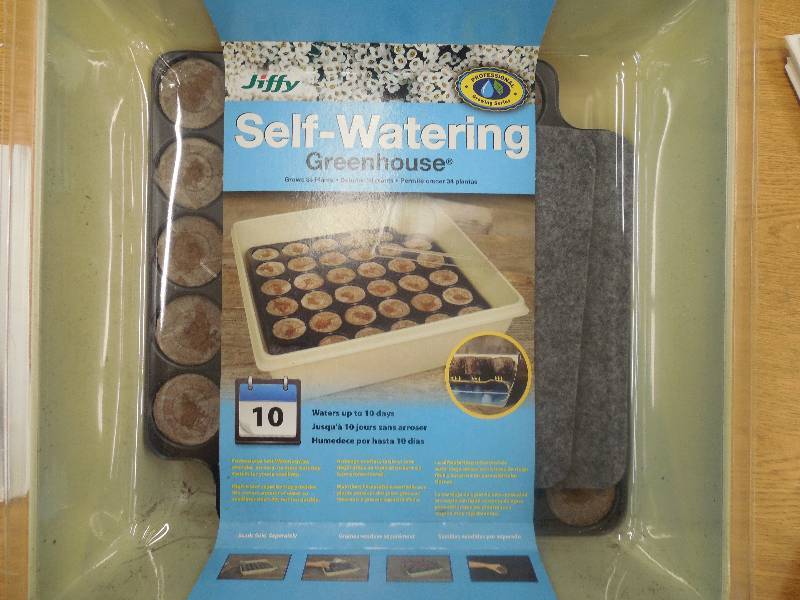 lot 38 image: (5) Self Watering Greenhouse - 34 Count Each Tray