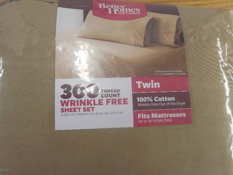 lot 48 image: Better Home wrinkle Free Sheet Set - 300 Thread Count - Twin