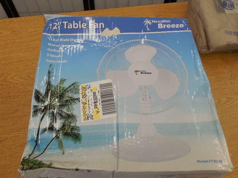 lot 50 image: Hawaiian Breeze 12 Table Fan, Matte White