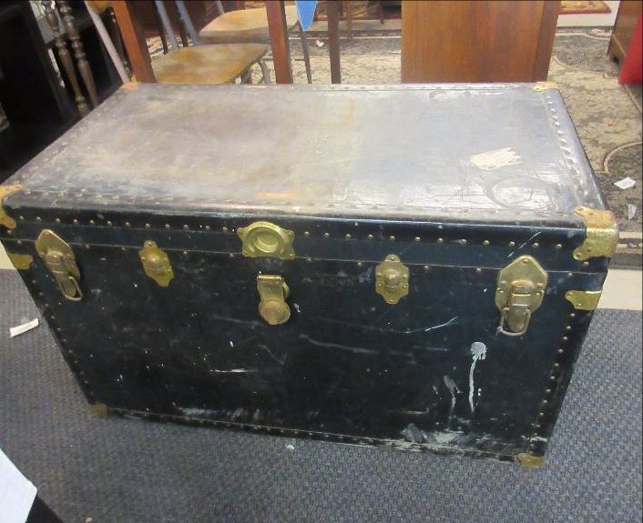 Vintage Steamer Trunk Vuclanized Fiber