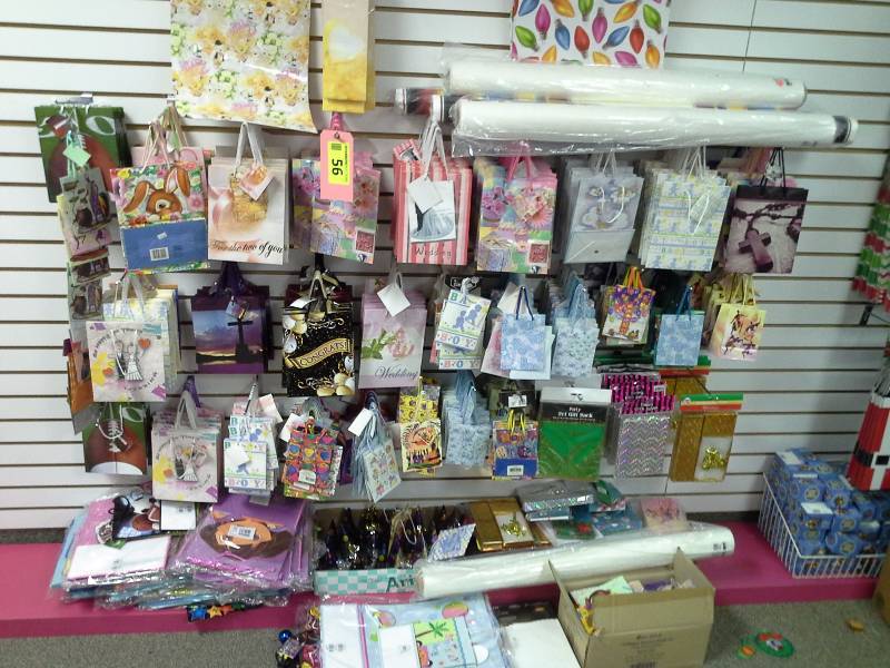 Gift bags and runners lot