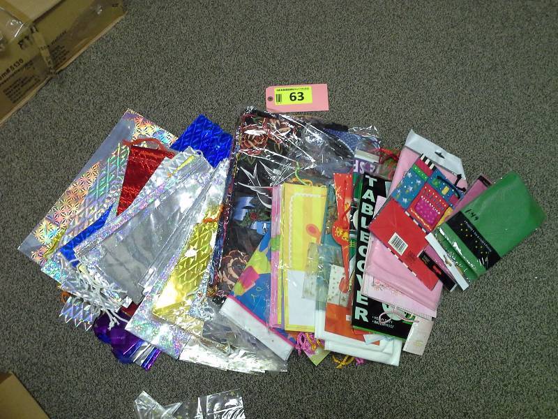 Gift bag and tissue paper lot
