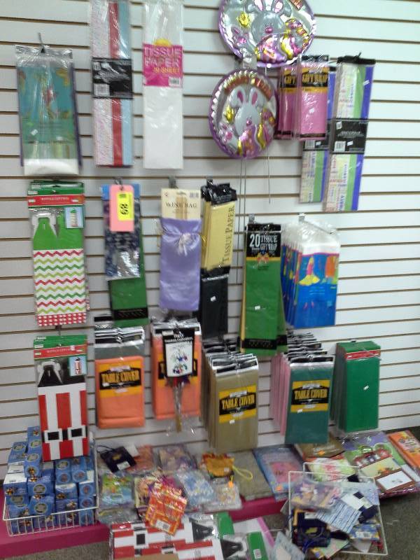 Gift bag and accessories lot