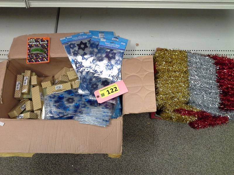 Hanukkah loot bags, Garland, Hanukkah candles