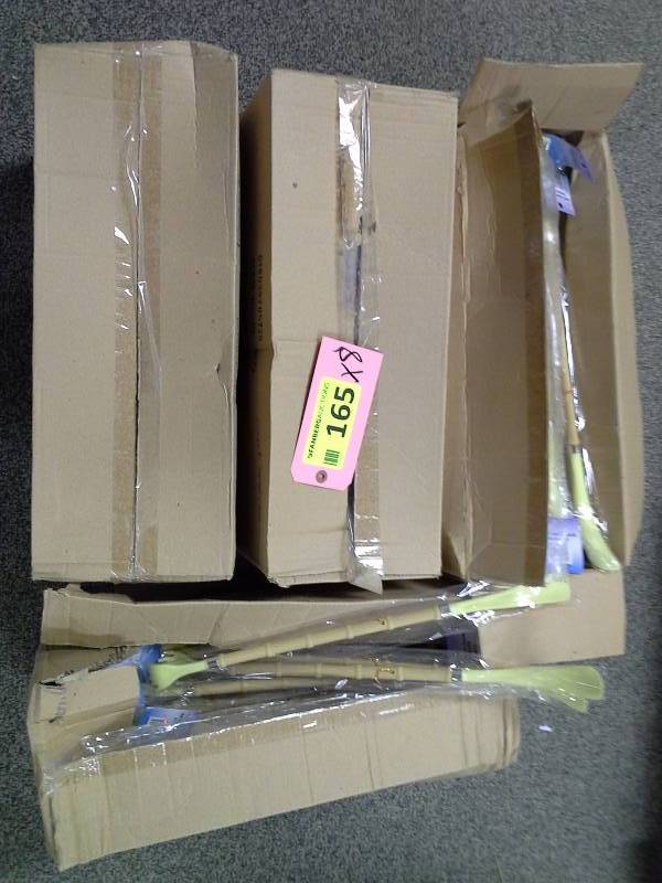8 boxes of shoehornback scratchers